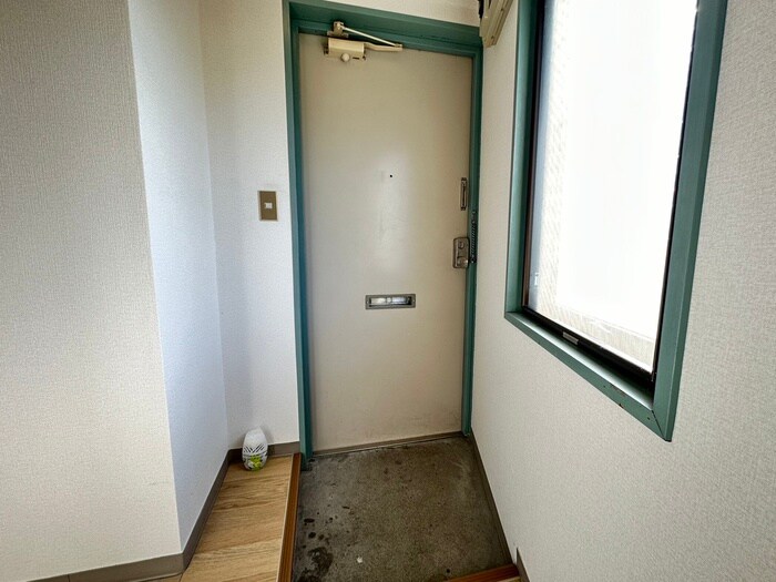 物件内観写真16　(玄関)