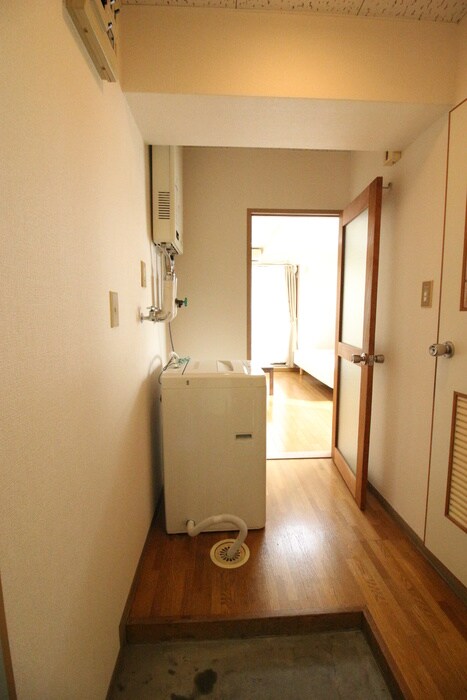 物件内観写真16　(玄関)