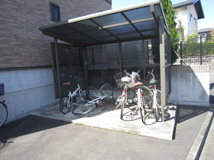物件外観写真3　(駐輪場)