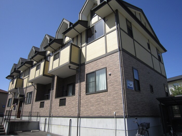 物件外観写真4　(エントランス部分)