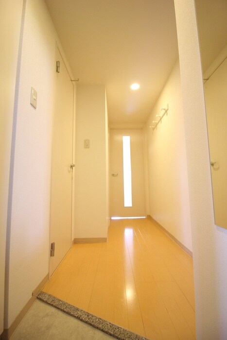 物件内観写真7　(玄関)