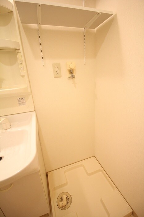 物件内観写真11　(洗濯機置場)