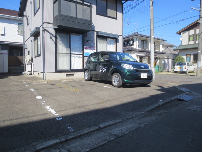 物件外観写真4　(駐車場)