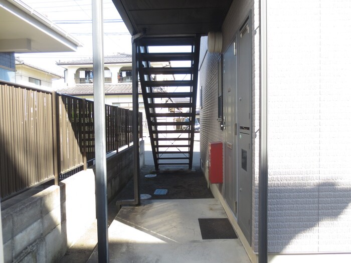 物件外観写真6　(エントランス部分)