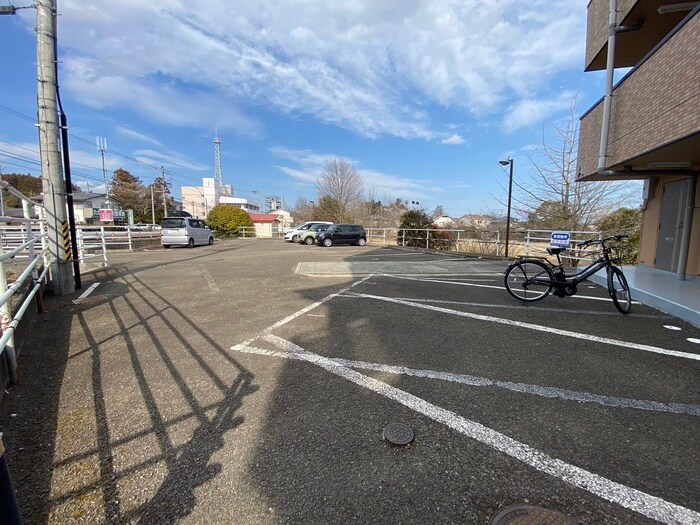 物件外観写真2　(駐車場)
