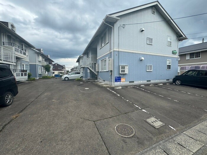 物件外観写真2　(駐車場)