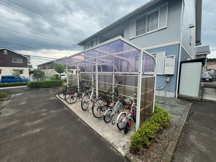 物件外観写真4　(駐輪場)