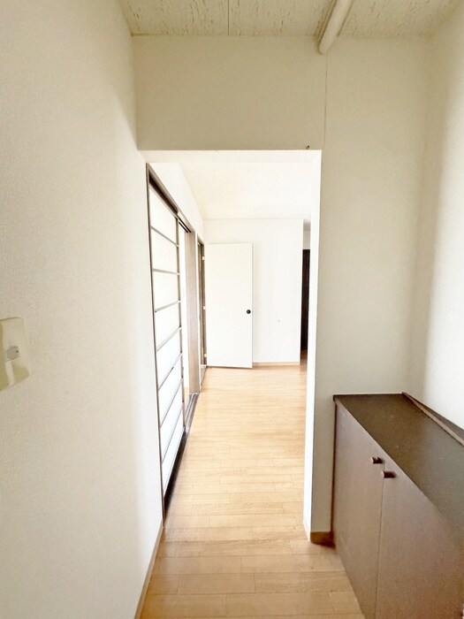物件内観写真13　(廊下)