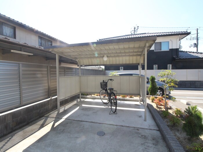 物件外観写真5　(駐輪場)
