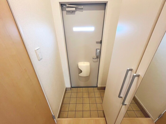 物件内観写真18　(玄関)