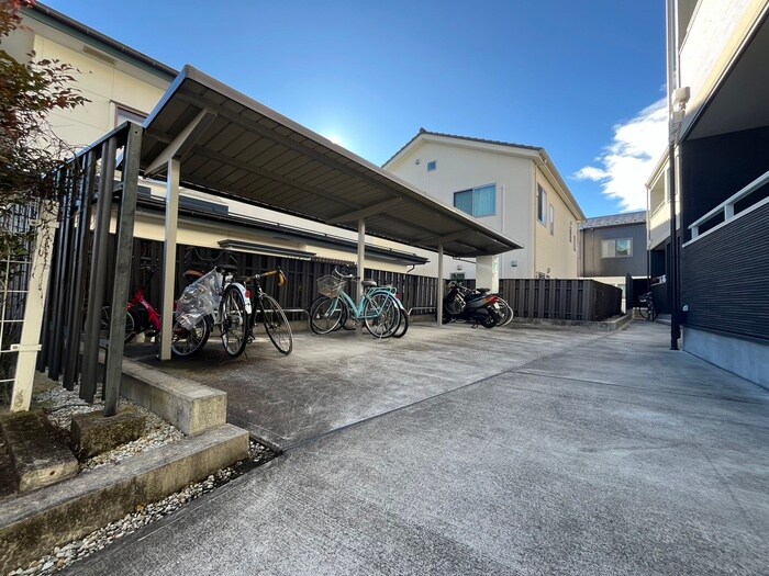 物件外観写真5　(駐輪場)