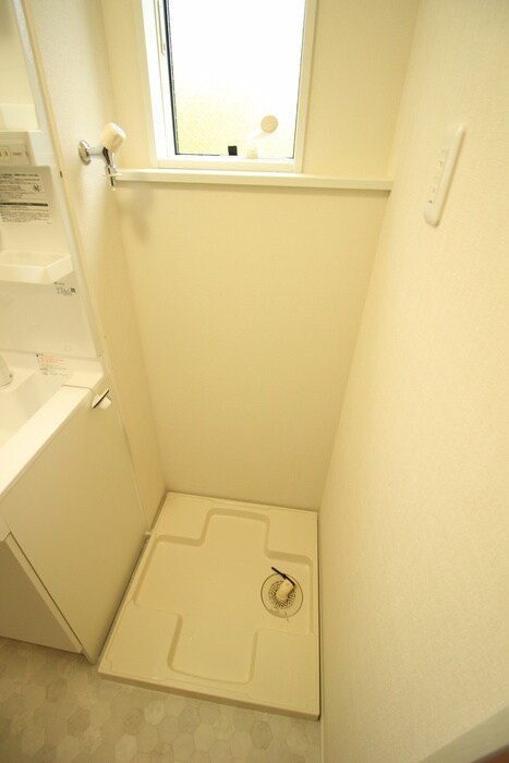 物件内観写真13　(洗濯機置場)