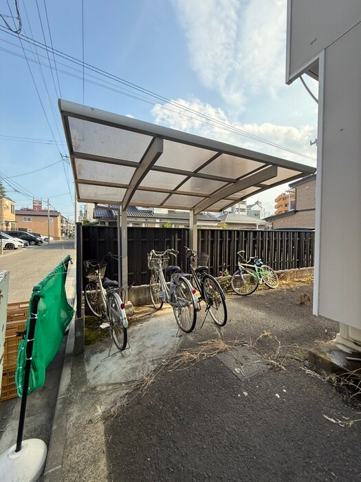物件外観写真4　(駐輪場)