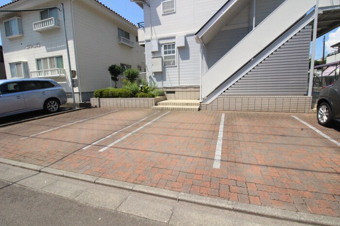 物件外観写真4　(駐車場)