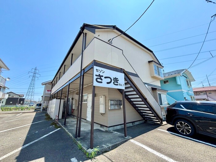 物件外観写真1　(エントランス部分)