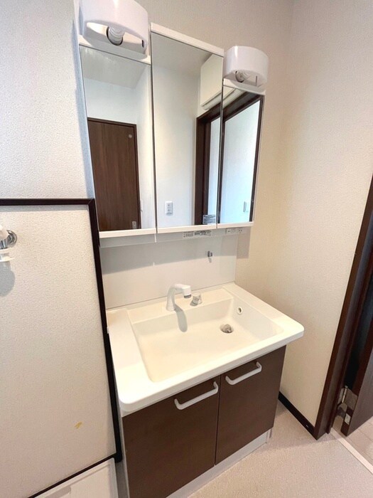 物件内観写真8　(洗面)