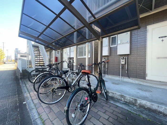 物件外観写真5　(駐輪場)