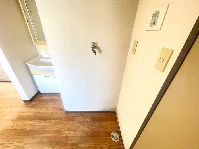 物件内観写真14　(洗濯機置場)