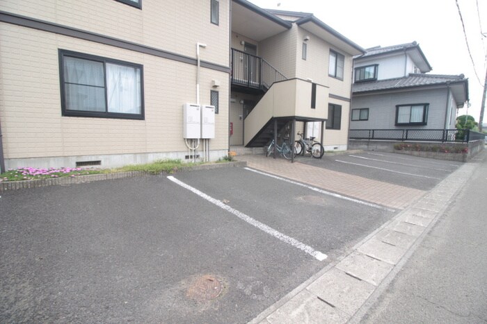 物件外観写真5　(駐車場)