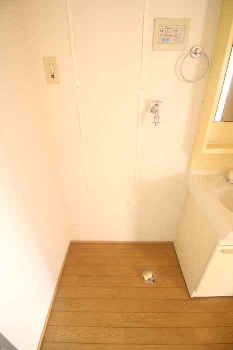 物件内観写真14　(洗濯機置場)