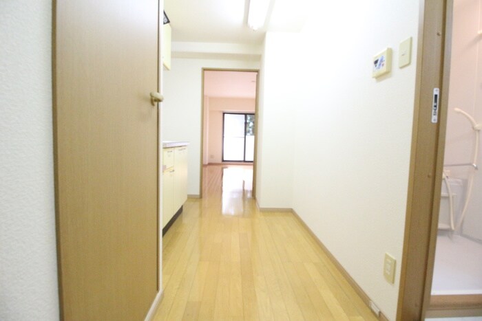 物件内観写真17　(廊下)