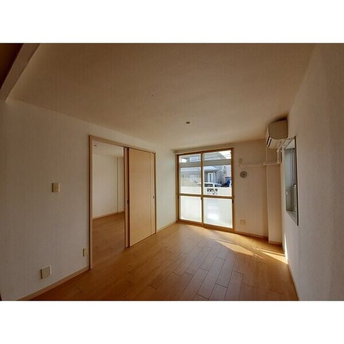 物件内観写真8　(居室)