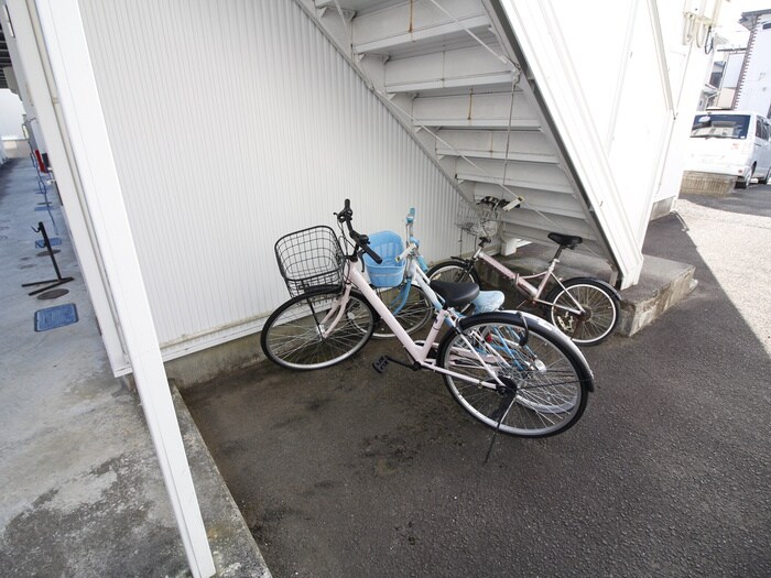 物件外観写真4　(駐輪場)