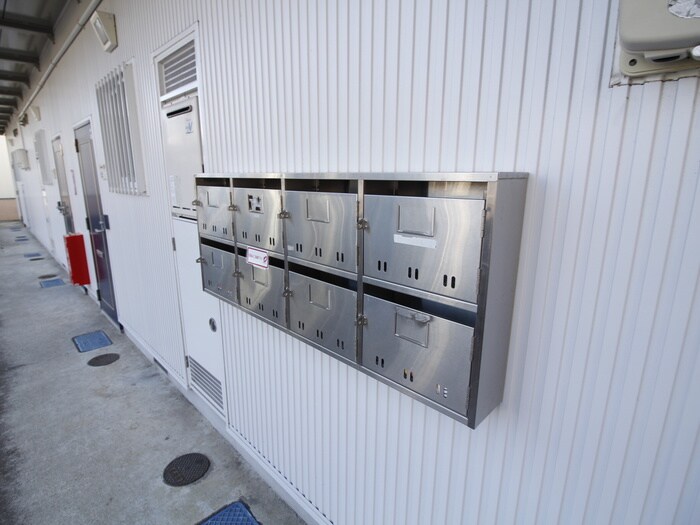 物件外観写真5　(エントランス部分)