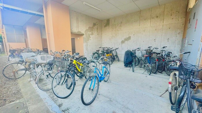 物件外観写真3　(駐輪場)
