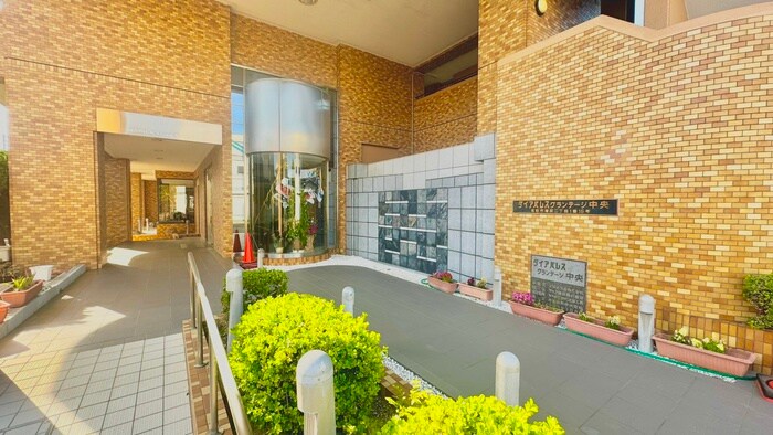 物件外観写真5　(エントランス部分)