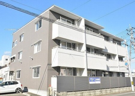 AZUL駅前外観写真