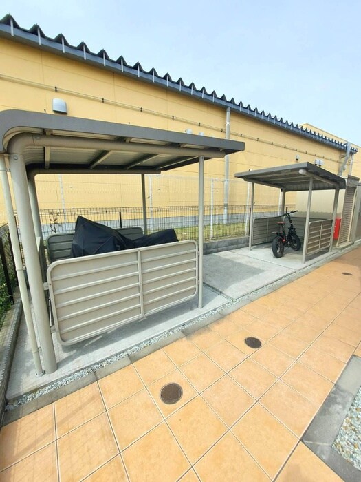 物件外観写真4　(駐輪場)