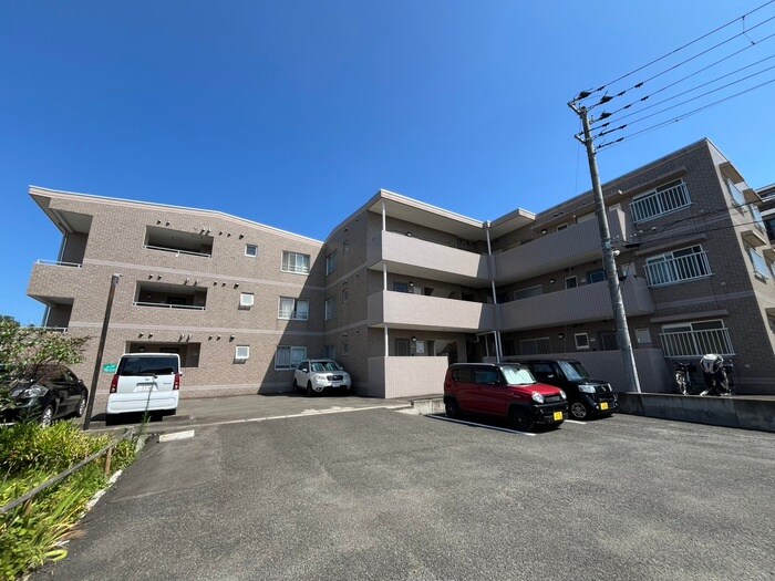 物件外観写真4　(駐車場)