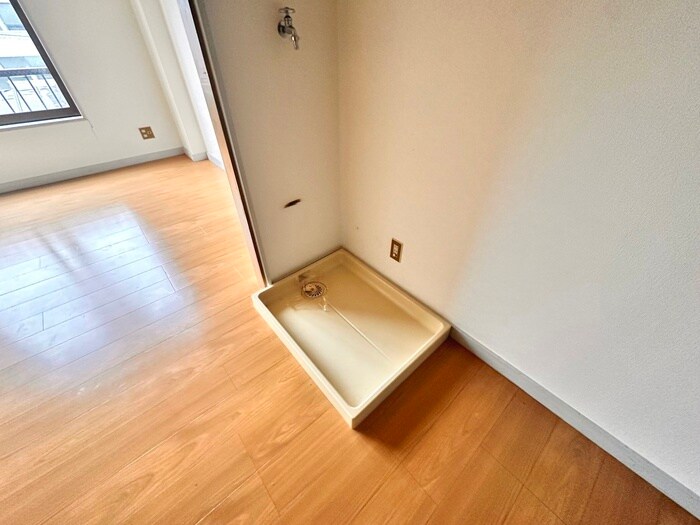 物件内観写真16　(洗濯機置場)