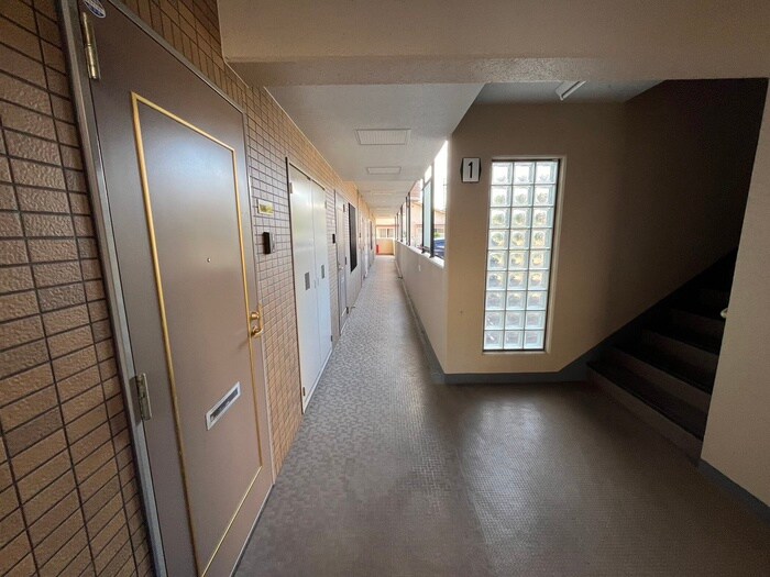 物件外観写真5　(エントランス部分)