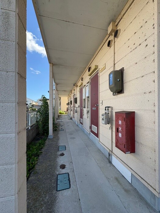 物件外観写真3　(エントランス部分)