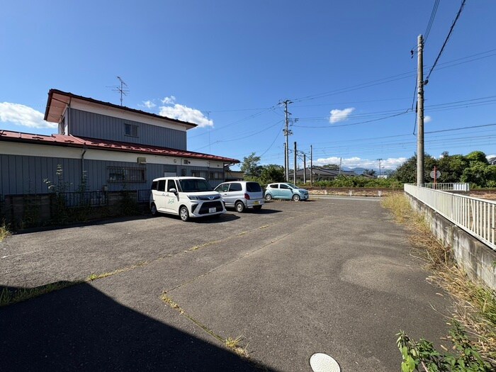 物件外観写真4　(駐車場)