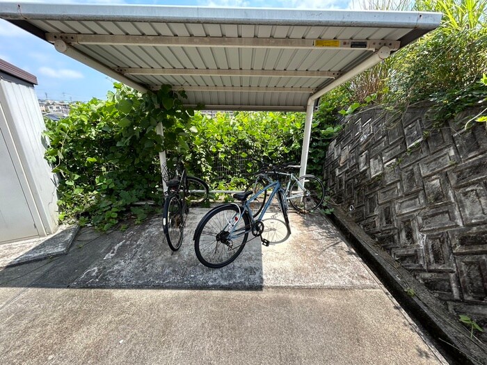 物件外観写真6　(駐輪場)