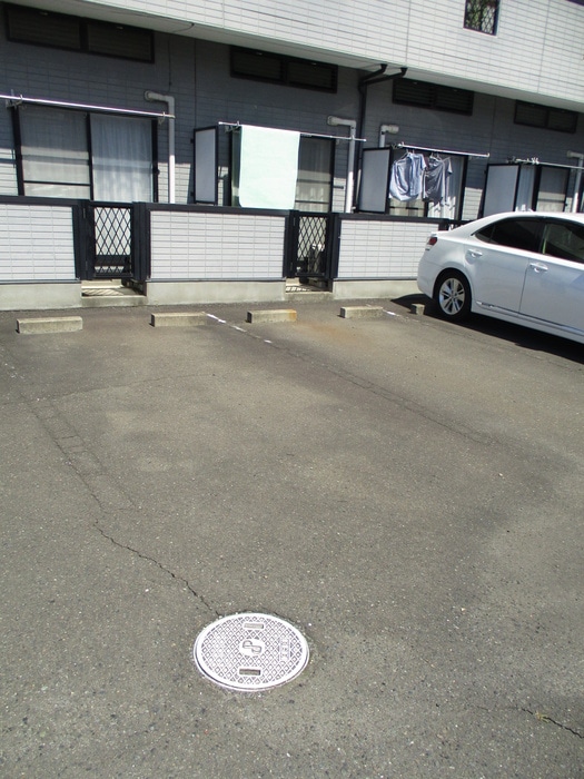 物件外観写真3　(駐車場)