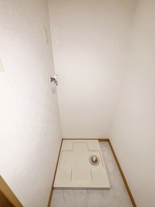 物件内観写真13　(洗濯機置場)