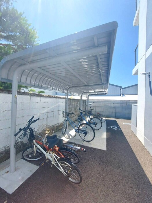 物件外観写真6　(駐輪場)