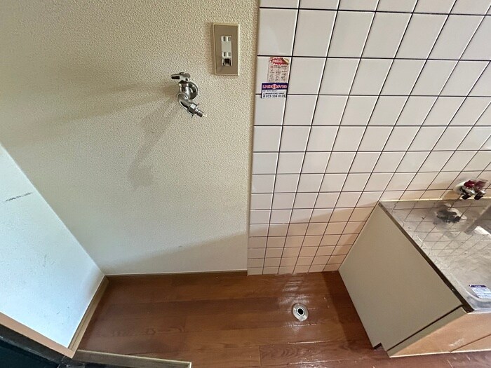 物件内観写真13　(洗濯機置場)