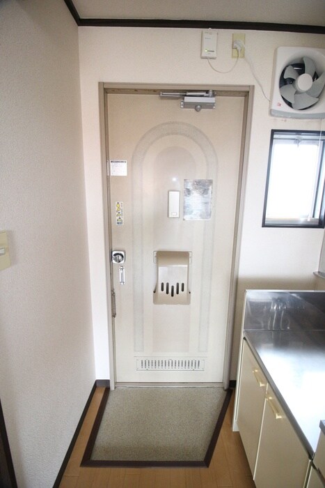 物件内観写真18　(玄関)