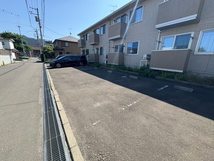 物件外観写真4　(駐車場)