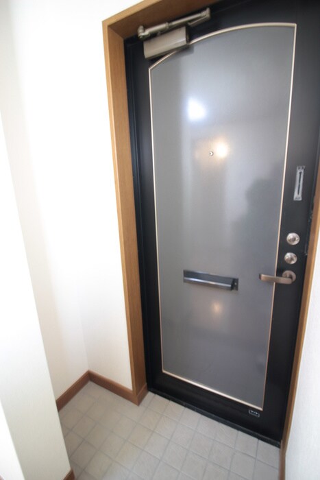 物件内観写真8　(玄関)