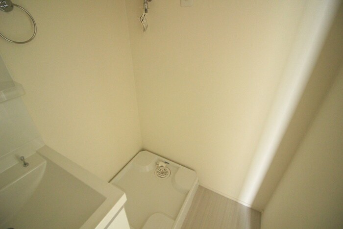 物件内観写真14　(洗濯機置場)