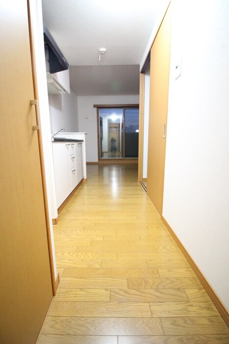 物件内観写真17　(廊下)