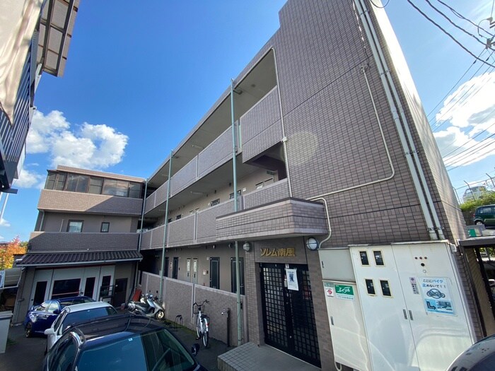 物件外観写真3　(エントランス部分)