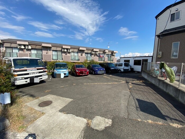 物件外観写真6　(駐車場)