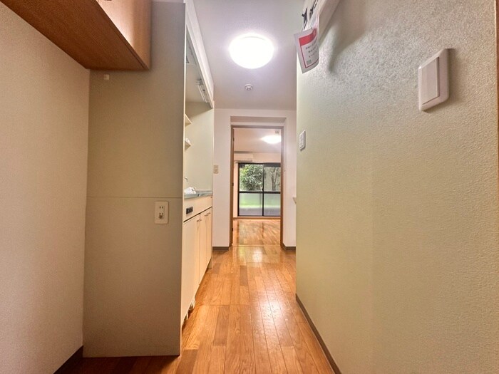 物件内観写真16　(廊下)